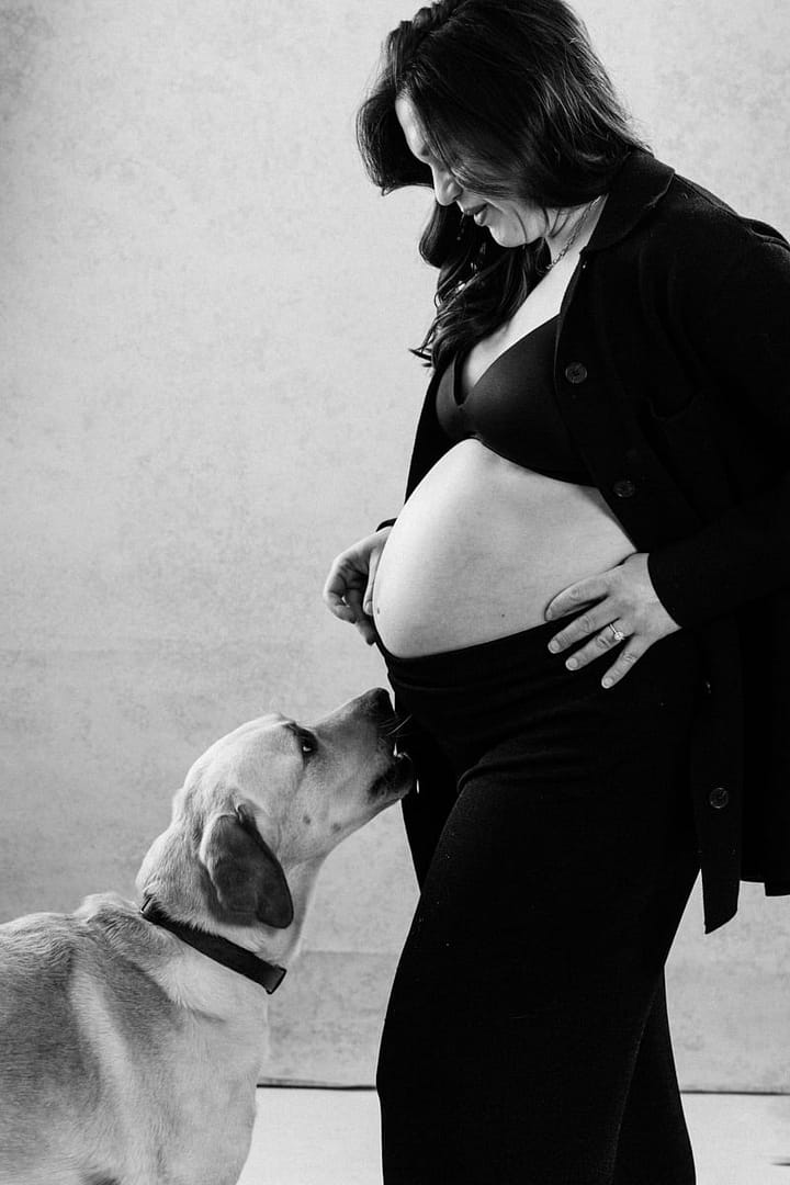 Vancouver-boudoir-maternity-black-white-classy-mateus-studios_00010
