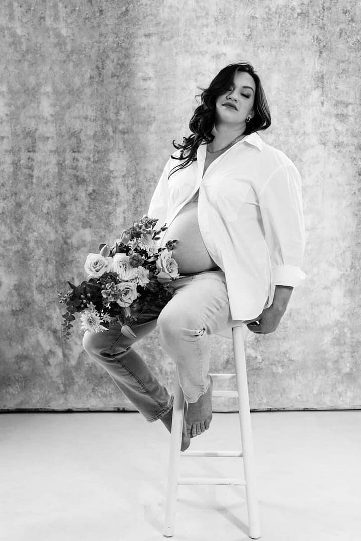 Vancouver-boudoir-maternity-black-white-classy-mateus-studios_00010