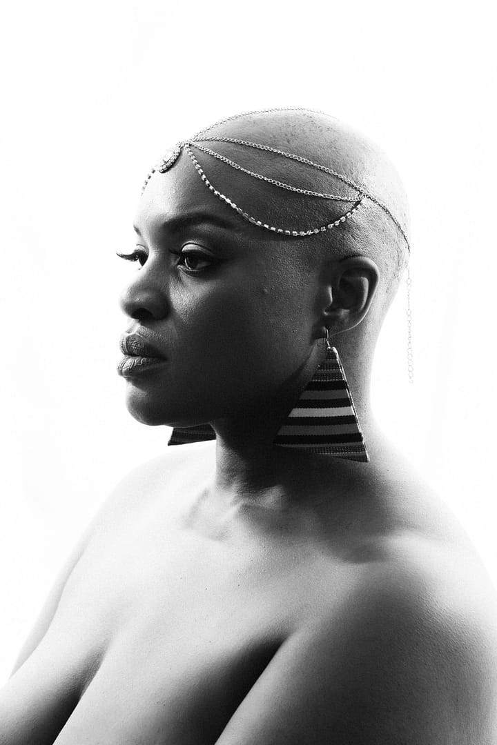 vancouver empowering portraits boudoir photographer image of plus size black woman with alopecia no hair wearing a chain crown